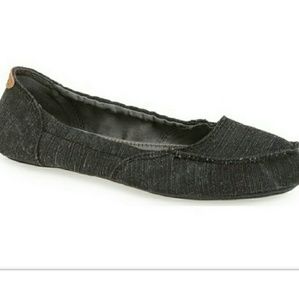 Sanuk size 7.5 Elle V. 8